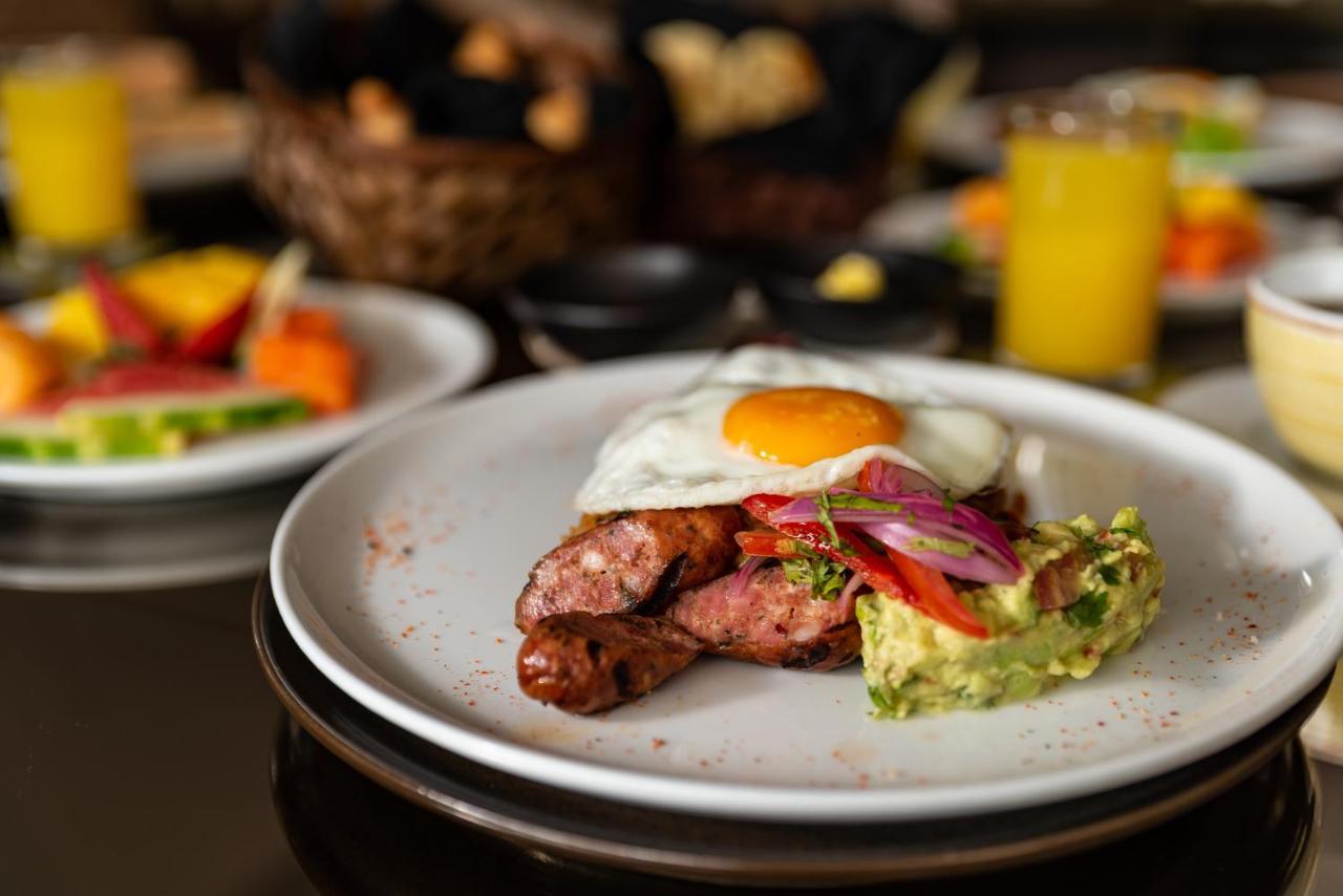 Hotel York Luxury Suites Medellin By Preferred Exterior foto Breakfast at the hotel