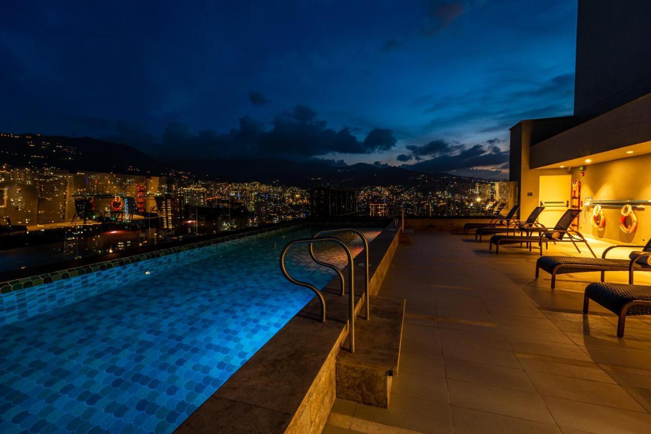 Hotel York Luxury Suites Medellin By Preferred Exterior foto Rooftop pool at the Hotel