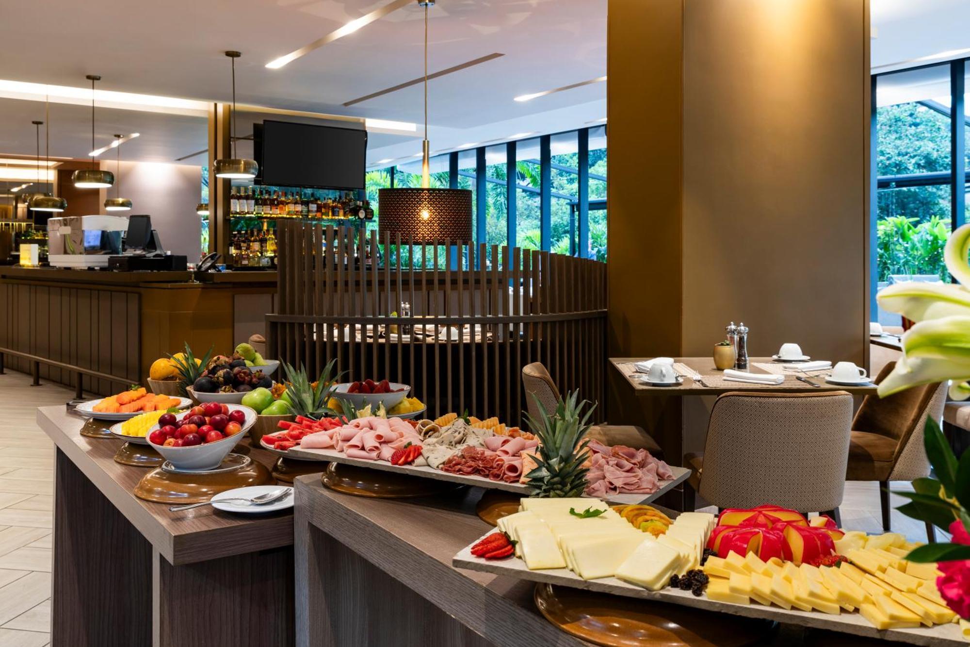 Hotel York Luxury Suites Medellin By Preferred Exterior foto The Club at Changi Airport